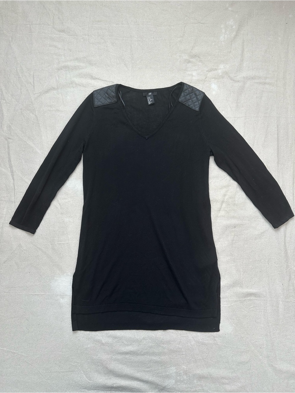 H&M Black V-Neck 3/4 Sleeves Thin Sweater Top with Quilted Shoulder Panels S